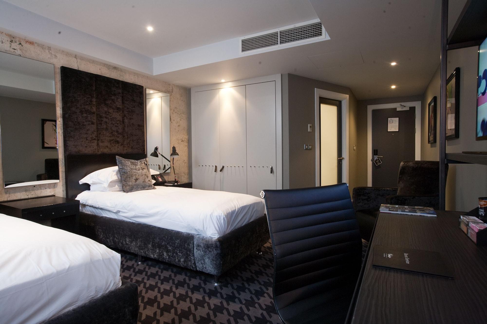 มัลแมซง เบอร์มิงแฮม Hotel ภายนอก รูปภาพ