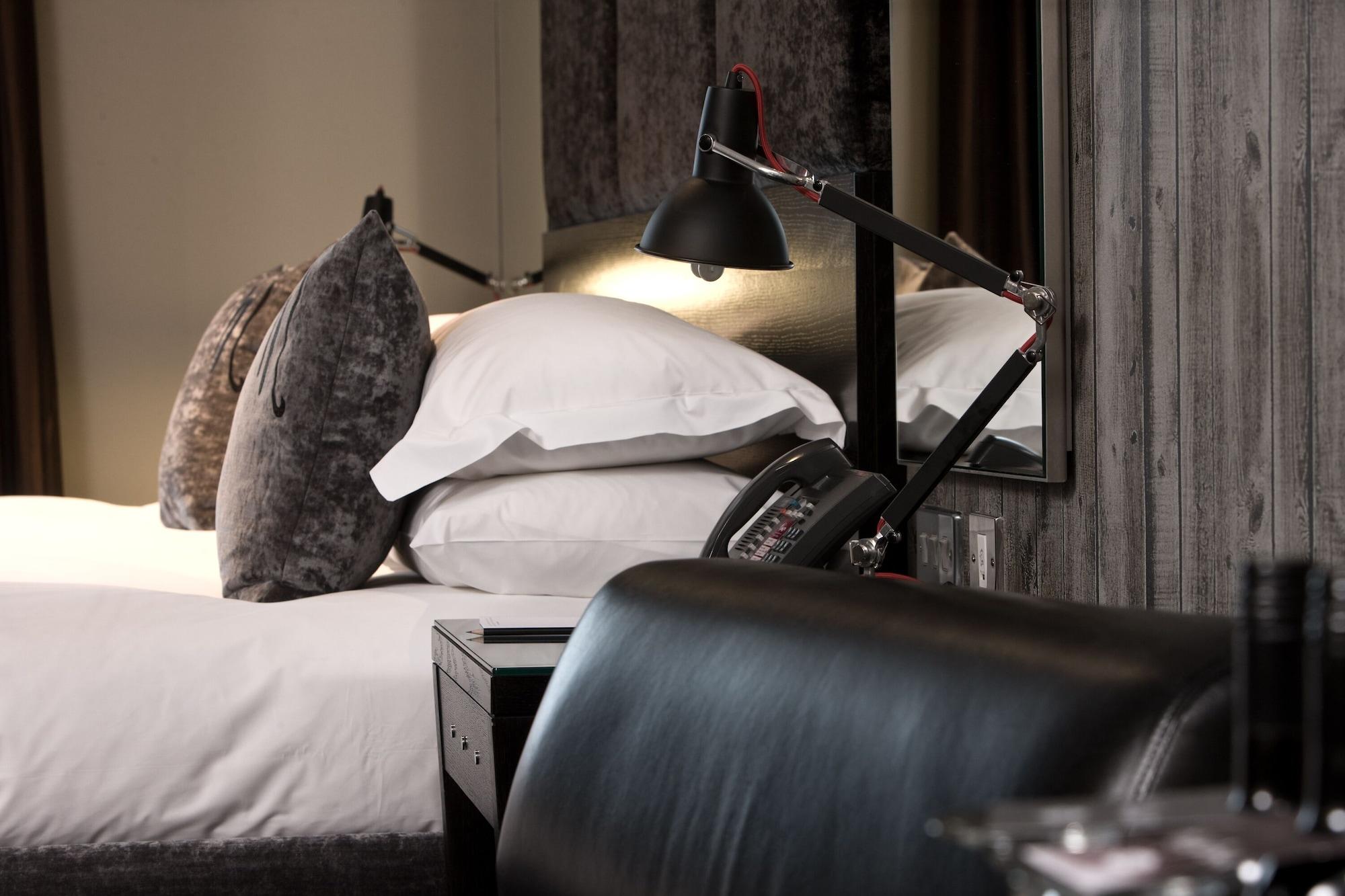 มัลแมซง เบอร์มิงแฮม Hotel ภายนอก รูปภาพ